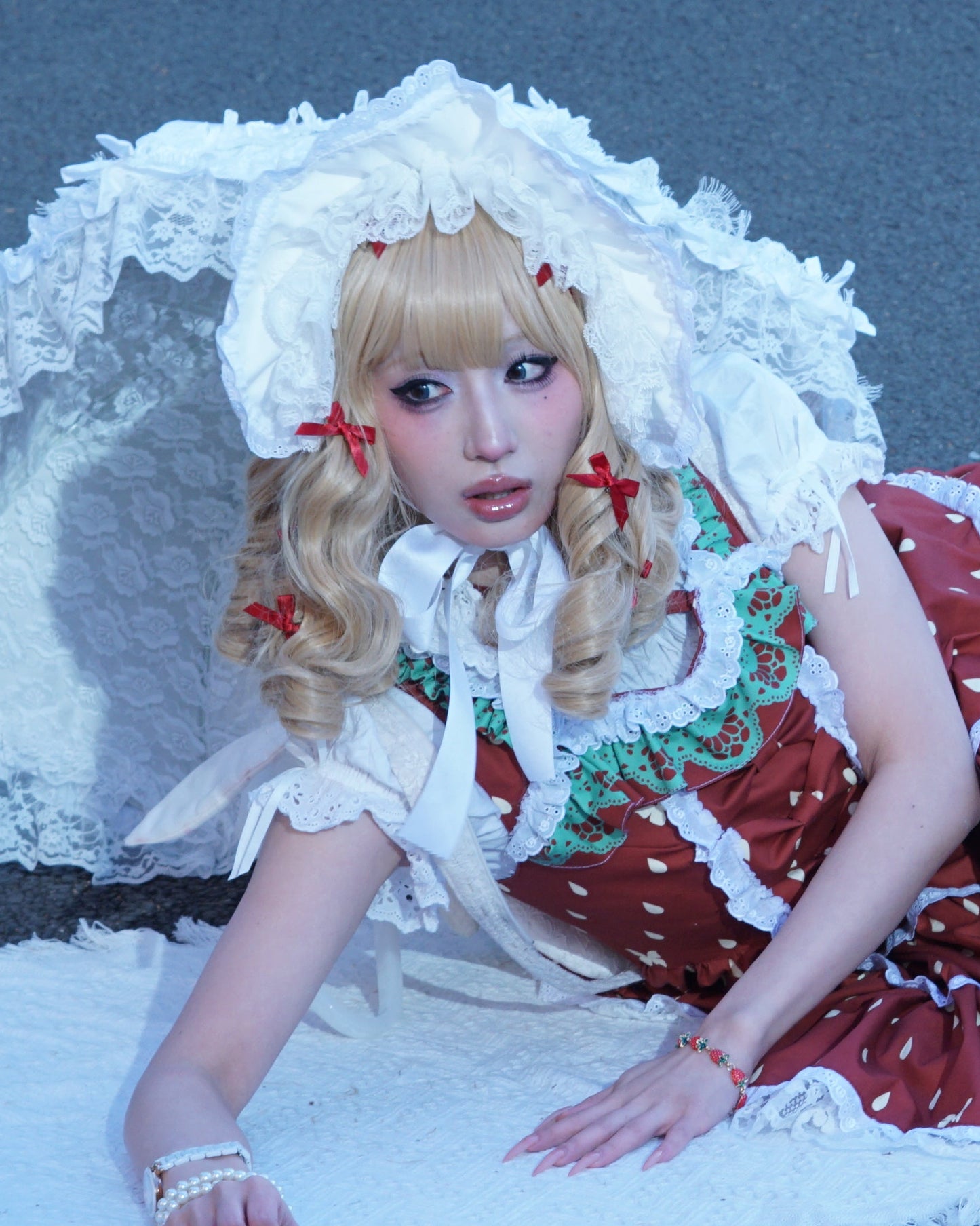 2 Way Whipped Cream Bonnet Apron